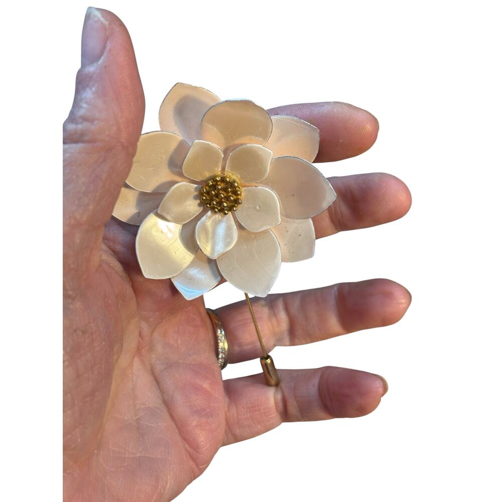 Vintage 50s 60s White Enamel Flower Brooch Restored Pearlized Floral Pin OOAK - Picture 4 of 5